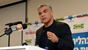 לפיד נגד האוצר