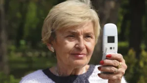 אורלי וגיא: חברות הסלולר מוכרות לקשישים שירותים לא נחוצים