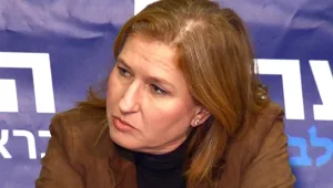 ציפי לבני מביכה