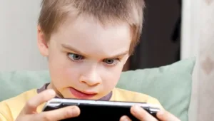 אורלי וגיא: האם אתם זקוקים לגמילה מהאינטרנט?