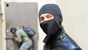 טרף קל: גל הפריצות ממשיך להכות בבתי הקשישים