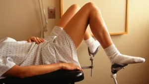 מדריך: הכל על בדיקה גינקולוגית ראשונה