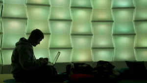 לבחור נכון: איך להתמודד עם בריונות ברשת?