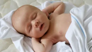 האם תינוק צריך חושך מוחלט על מנת להירדם?