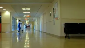 הסכנה השקטה: החיידקים שמחכים לנו בבתי החולים