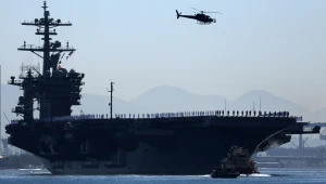 דיווח: כלי שיט איראני שיגר טילים סמוך לנושאת מטוסים אמריקנית