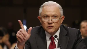 ברקע חקירת המעורבות הרוסית: טראמפ פיטר את התובע הכללי