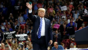 טראמפ: "אם אודח, השווקים יתמוטטו וכולם יהיו עניים מאוד"