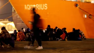 מדיניות הגירה חדשה: איטליה סירבה להכניס ספינת פליטים לשטחה