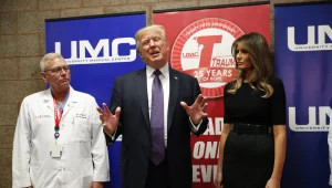 טראמפ ביקר בבית חולים בלאס וגאס: "גאה להיות אמריקני, תומכים בקורבנות"