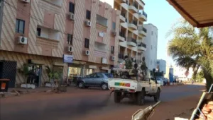 מחבלים השתלטו על מלון במאלי, 27 נהרגו