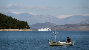 "צמאים לישראלים": ביוון מחכים לפתיחת השמיים - לא פחות מבארץ
