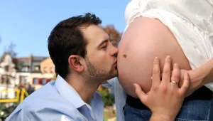 מרגש! הזוג שהפתיע את קרוביהם שיש להם תאומים עד הלידה