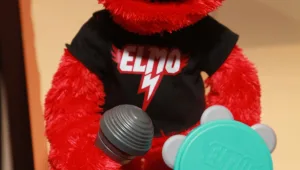 רחוב סומסום חוזר עם דייר חדש: אלמו