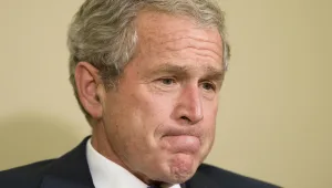 "פלישה אכזרית ובלתי מוצדקת לעיראק": פליטת הפה של בוש