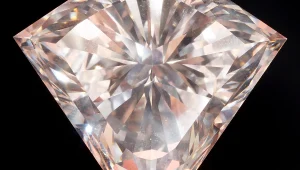 כלכלה ורודה: לבייב רכש יהלום ורוד תמורת 10.3 מיליון דולר