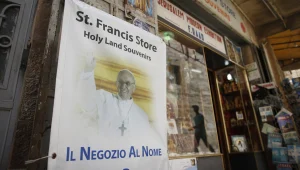 14 טאפאס, 1,000 דגלים ו-10,000 שוטרים: ישראל נערכת לביקור האפיפיור