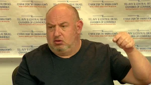 בעלי פוקס הראל ויזל שובר שתיקה - ושב לתקוף את הממשלה