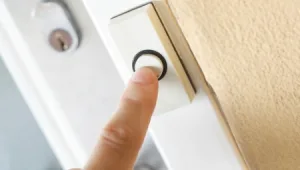 מותק, יש מישהו בדלת: האפליקציה שתודיע לחברים שהגעתם