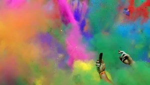 מה קורה כשמערבבים צבע, מוזיקה וצילום?