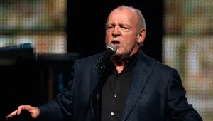 מורידים את הכובע: הזמר ג'ו קוקר נפטר