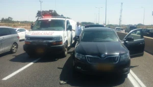 יו"ר האופוזיציה הרצוג נפצע קל מאוד בתאונת דרכים בכביש 2