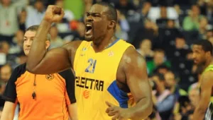 פיינל פור יורוליג: מכבי תל אביב ניצחה את ריאל מדריד 63:82 ועלתה לגמר מול פנאתינייקוס