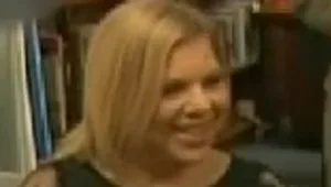 היד שמנענעת את הממשלה