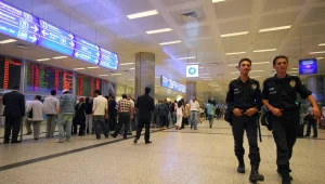 אקספרס של חצות: ישראליות משחזרות את הבידוק המשפיל בטורקיה