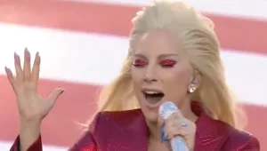 ממלכתית: ליידי גאגא מצדיעה לאמריקה