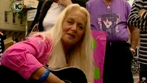 נחלת מירי אלוני: הזמרת כבר לא תשיר ברחוב?