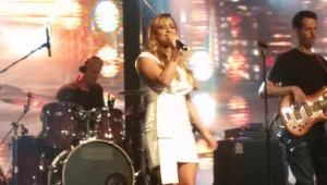 עדן בן זקן במופע השקה: מנפצת את כל השמועות