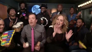 לא לפספס: אדל מבצעת אצל פאלון את "Hello" עם כלי נגינה של ילדים