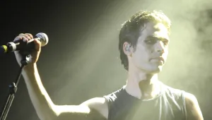 אור הירח בקיסריה • על ההופעה של אביב גפן