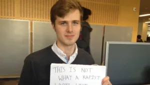 סטודנט בבריטניה מעורר סערה: "אני לא צריך שילמדו אותי איך לא להיות אנס"