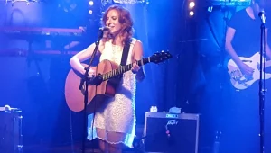 מאיה איזקוביץ בבארבי: חינניות כובשת ומרגשת