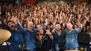 דווקא כן מכורים: קייס צ'ויס החזירו אותנו לשנות ה-90 הבועטות