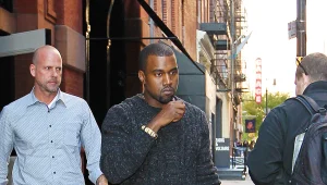 קניה ווסט בדרך להופעה ישראל