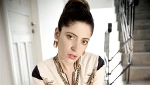 הפאדיחה של מפלגת העבודה: אפרת גוש מופיעה בתשלום