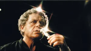 כשהדרך מתמשכת: מסע בתחנות חייו של אריק לביא