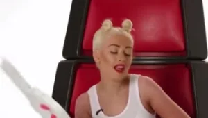 צפו: כריסטינה אגילרה עושה חיקויים של כל כוכבות הפופ בווידיאו אחד!