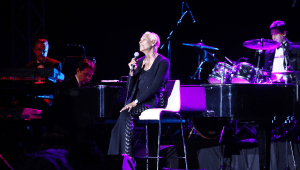 דיון וורוויק כישפה את תל אביב