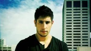 ב' זה בינוני • איך אלבום הבכורה של עידן עמדי?