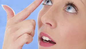 מהן הסכנות בשימוש בעדשות מגע?