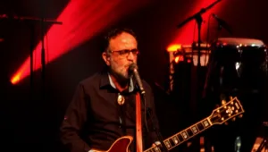 זמנו לא עבר: אהוד בנאי כאן כדי להישאר