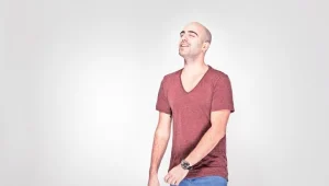 מ"דה וויס" לרגע של קסם: מאור תיתון בסינגל חדש