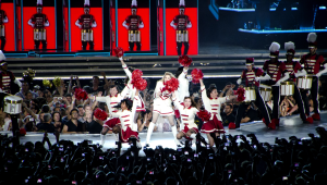 צפו: מדונה בהצעת נישואים חגיגית על הבמה