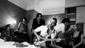 אסף אבידן והמוג'וז מגיעים אליכם לסלון