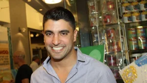 להקה צבאית וסלסולים: זמרים ים תיכוניים מחדשים