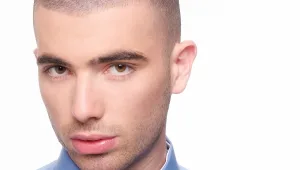 נשף התיכון הלא שגרתי של עומר אדם